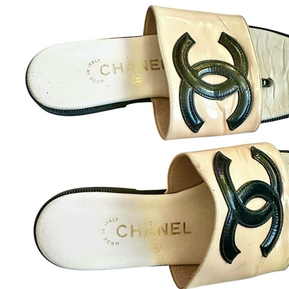 Authentic CHANEL Cream & Black Leather Interlocking C Timeless Sandal Slides 37 - Picture 6 of 12